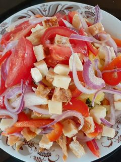 Csirkesaláta tésztával recept fotója