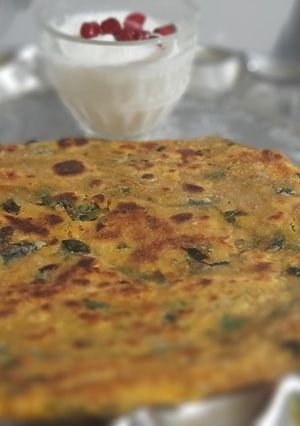 A picture of Methi ke parathe.