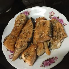 A picture of Garlic lemon butter salmon.
