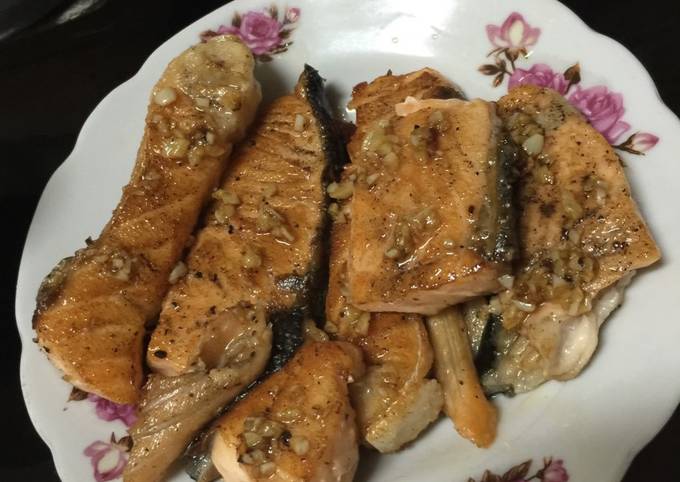 Garlic lemon butter salmon