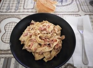 Foto principal de Pasta nido con bacon y nata