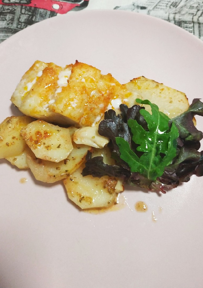 Una foto de Bacalao con patatas al pimentón