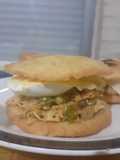 Tostadas de Harina rellenas de Gallina (Arepas Tipo Reina Pepia