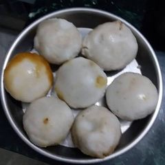 A picture of Manda pitha.