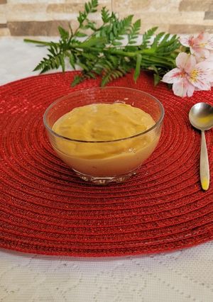 Una foto de Crema de maicena y dulce de leche