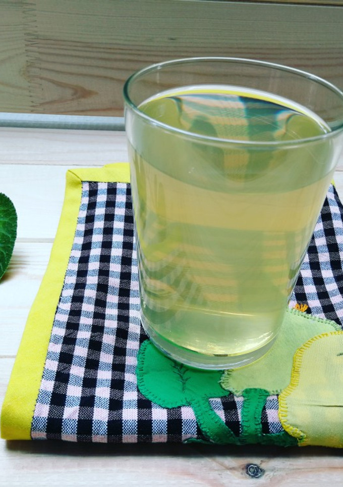 Una foto de Infusión de cáscara de apio nabo-depurativo