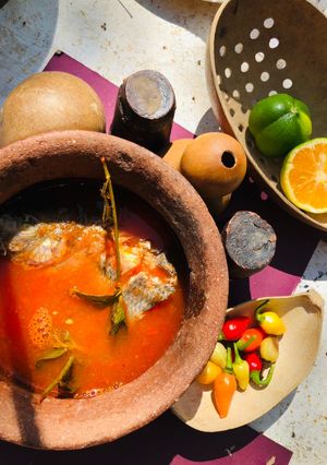 Una foto de Caldo con hoja de pescado