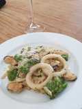 KETO LINGUINE DENGAN BROCOLI,KERANG DAN CUMI