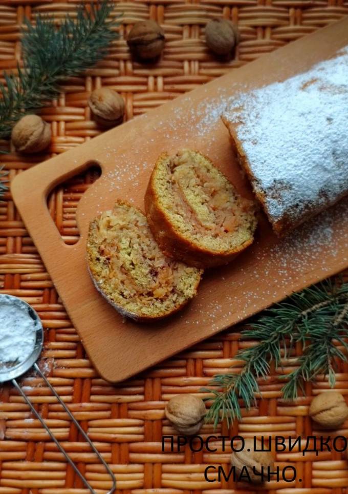 Яблучний рулет