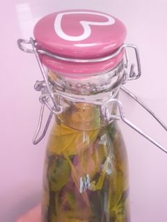 Una foto de Aceite de albahaca casero