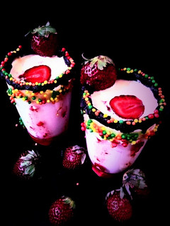 સ્ટ્રોબેરી મિલ્કશેઈક (Strawberry Milkshake Recipe In Gujarati) રેસીપી મુખ્ય ફોટો