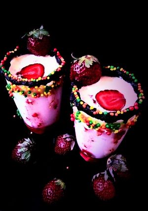 સ્ટ્રોબેરી મિલ્કશેઈક (Strawberry Milkshake Recipe In Gujarati) રેસીપી મુખ્ય ફોટો