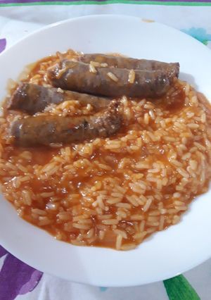 Una foto de Guiso de arroz con víbora 😲 (salchicha criolla) 😅