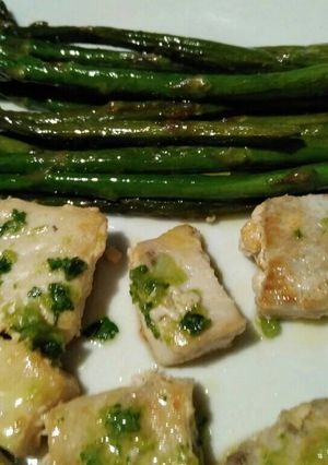 Foto principal de Pez espada con espárragos a la plancha