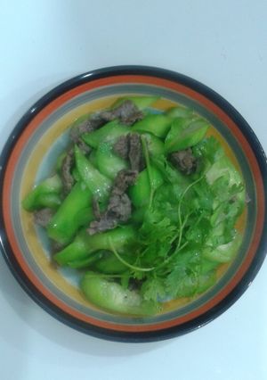 Hình của món Mướp khía xào thịt bò.