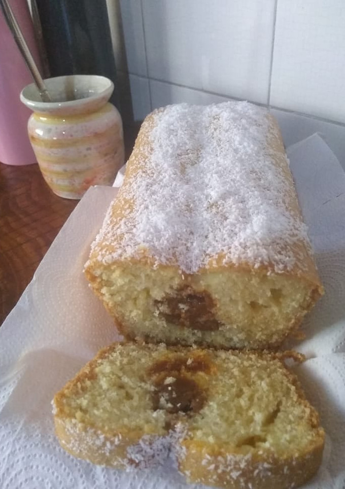 Una foto de Budín de coco relleno de dulce de leche 🍯🍚