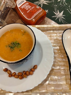 A picture of Peanut butter soup in white butter.