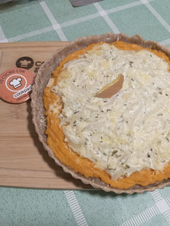 Una foto de Tarta de Calabaza 🎃 Con Crema de Cebolla 🥧🧅