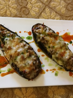Una foto de Berenjenas rellenas con carne picada