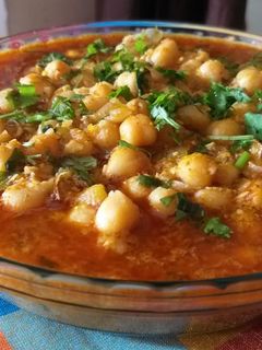 छोले ग्रेव्ही (chole gravy recipe in marathi) रेसिपी चे मुख्य फोटो