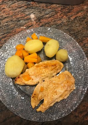 Foto principal de Patatas guarnición hervidas con zanahoria y pollo plancha(Apto diabéticos)
