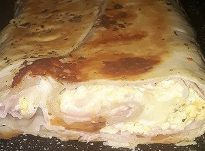 Una foto de Tarta arrollada de jamón, queso y huevo (pascualina)