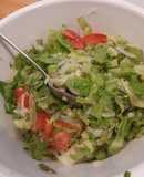 Lechuga, cebolla, tomate (mixta) clásica ensalada de todos los tiempos