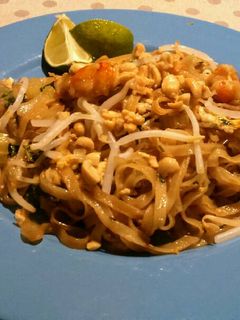 Una foto de Tallarines Tailandeses. Pad thai Noodles