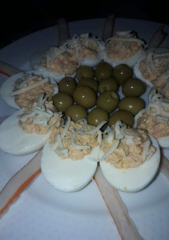 Una foto de Huevos rellenos (Entrantes, aperitivos)