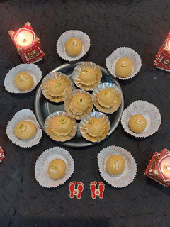 बेसन रवा लाडू (Besan Rava Ladoo Recipe In Marathi) रेसिपी चे मुख्य फोटो