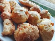 Una foto de pancitos de queso