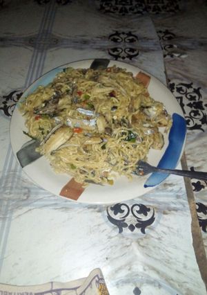 A picture of Indomie and kpalla fish.