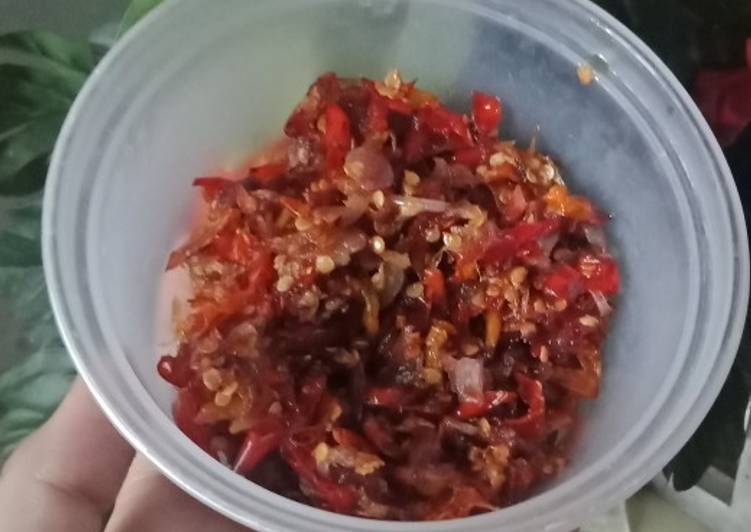 Resep Sambal bawang merah ala mama alexkenzo yang Bisa Manjain Lidah
