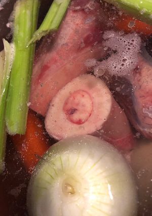 Foto di Brodo di carne con midollo