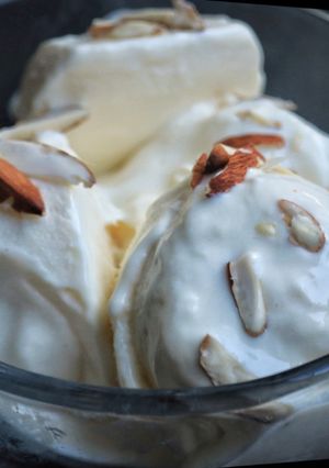 A picture of Vanilla Yogurt Ice-cream.