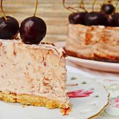 Una foto de Tarta helada de cerezas