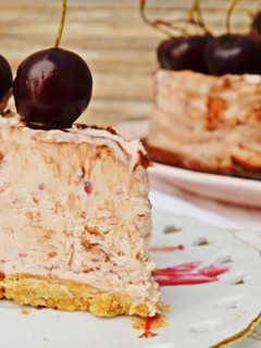 Una foto de Tarta helada de cerezas