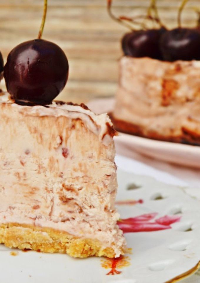 Una foto de Tarta helada de cerezas
