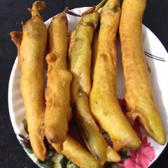 A picture of Mirchi pakoda.