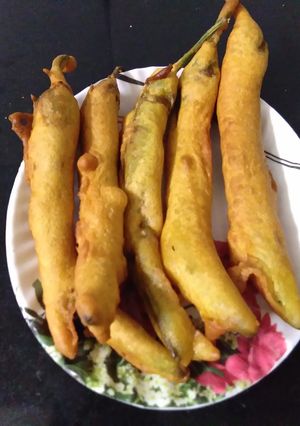 A picture of Mirchi pakoda.