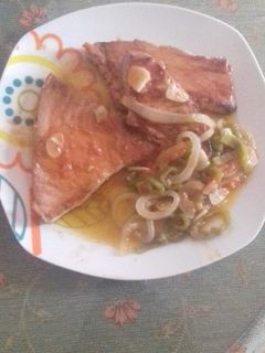 Una foto de Atún encebollado