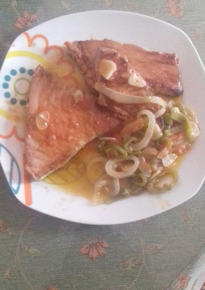 Una foto de Atún encebollado