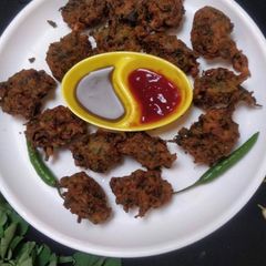 A picture of Fenugreek-Spinach Pakoras.