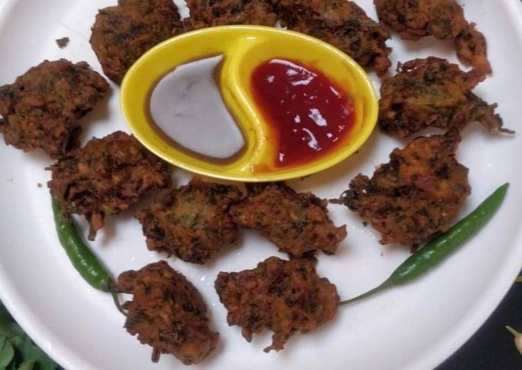 Steps to Make Ultimate Fenugreek-Spinach Pakoras