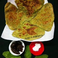 A picture of Spinach triangular paratha.