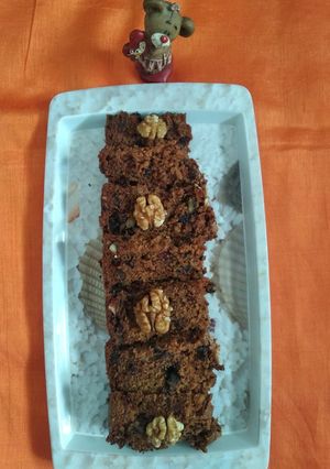 वाॅलनट,डेट केक (walnut dates cake recipe in marathi) रेसिपी चे मुख्य फोटो