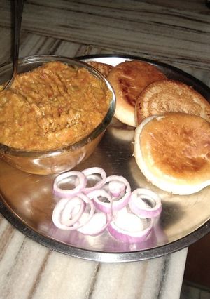 A picture of Delicious Paav bhaji.