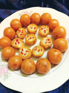 मैंगो मावा मिठाई (mango mawa mithai recipe in Hindi) रेसिपी मुख्य फोटो