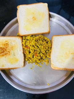 अंडा भुर्जी (Anda bhurji recipe in hindi) रेसिपी मुख्य फोटो