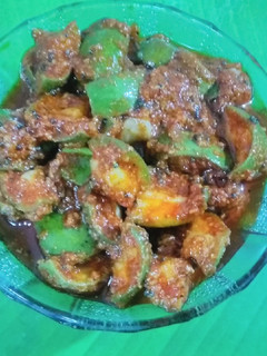 மாங்காய் ஊறுகாய்(mango pickle recipe in tamil) செய்முறை முக்கிய புகைப்படம்